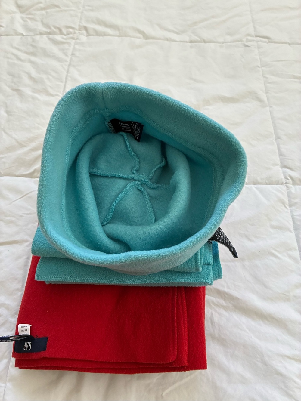 GAP Fleece Scarf and Beanie Set 4 Pieces - Picture 6 of 8